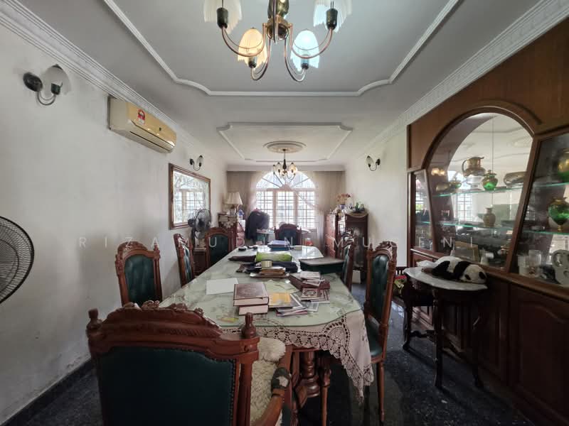 Bungalow House for Sale in Seksyen 8 (Shah Alam) - Rizamudin Mugeni - Dining Room - PropertyGuru.com.my