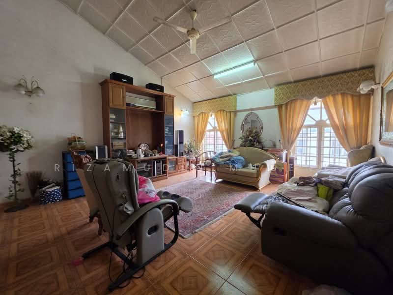 Bungalow House for Sale in Seksyen 8 (Shah Alam) - Rizamudin Mugeni - Living Room - PropertyGuru.com.my