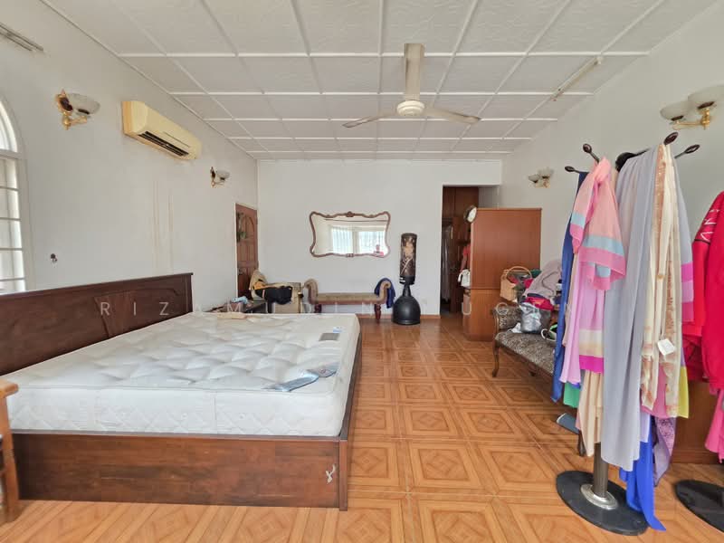 Bungalow House for Sale in Seksyen 8 (Shah Alam) - Rizamudin Mugeni - Bedroom - PropertyGuru.com.my