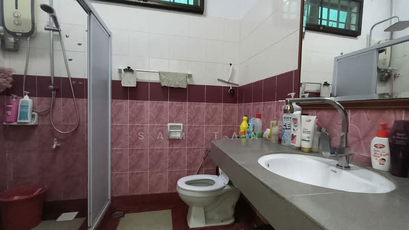 2-storey Terraced House for Sale in Taman Mount Austin (Tebrau) - Sam Tan - Bathroom - PropertyGuru.com.my