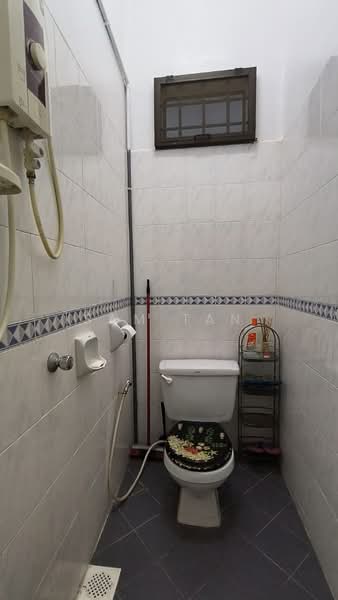 2-storey Terraced House for Sale in Taman Mount Austin (Tebrau) - Sam Tan - Bathroom - PropertyGuru.com.my