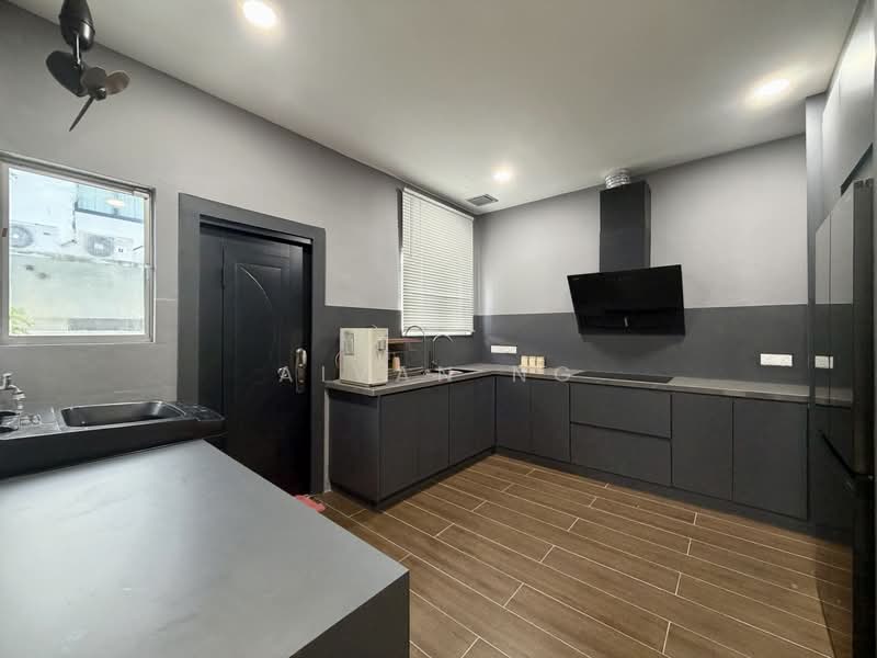 Bungalow House untuk Dijual di Bandar Mahkota Cheras (Cheras) - Aivan Ng - Kitchen - PropertyGuru.com.my