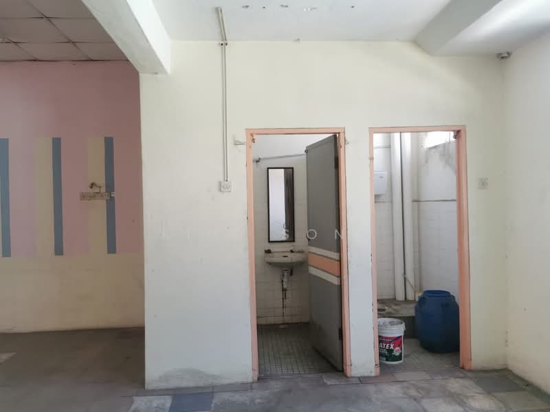 Shop / Office for Rent in Taman Malim Jaya (Bachang) - King Song - Bathroom - PropertyGuru.com.my