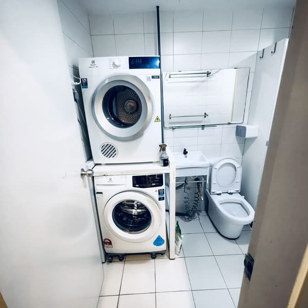 Kediaman Servis untuk Disewa di Greenfield Regency - John Leong - Bathroom - PropertyGuru.com.my