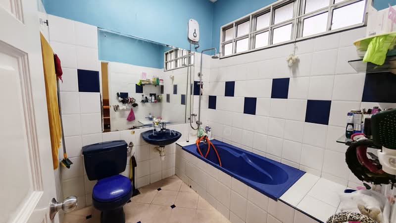 2-storey Terraced House for Sale in Happy Garden (Kuchai Lama) - Ben Mok - Bathroom - PropertyGuru.com.my