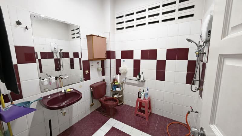 2-storey Terraced House for Sale in Happy Garden (Kuchai Lama) - Ben Mok - Bathroom - PropertyGuru.com.my