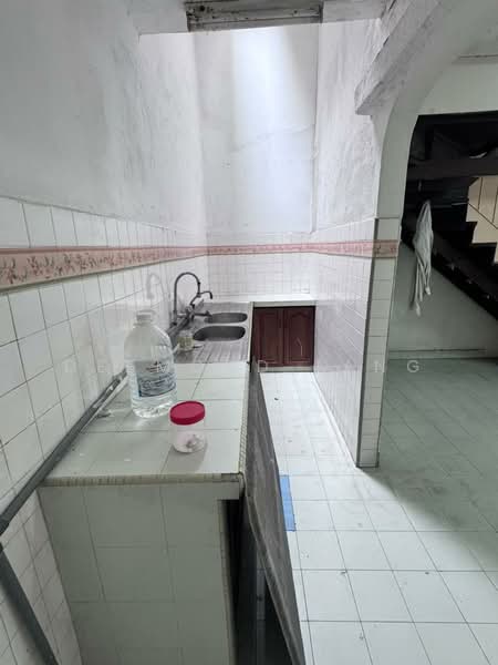 2.5-storey Terraced House for Sale in Taman Sri Sinar (Segambut) - Desmond Tang - Kitchen - PropertyGuru.com.my