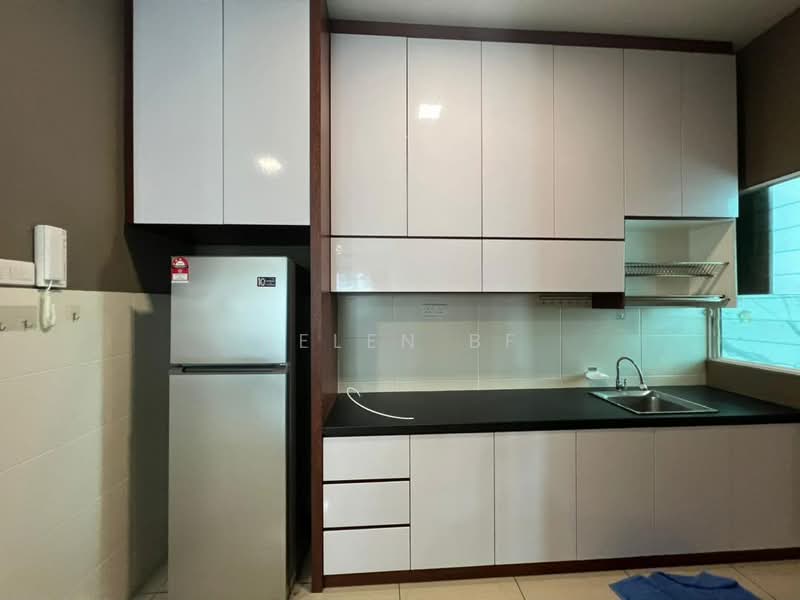Kediaman Servis untuk Dijual di Parkland Residence - Helen BF - Kitchen - PropertyGuru.com.my