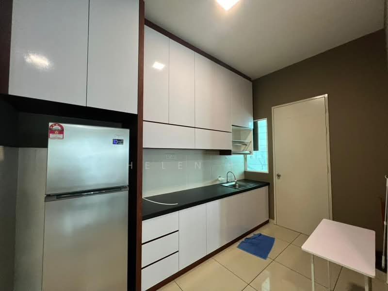 Kediaman Servis untuk Dijual di Parkland Residence - Helen BF - Kitchen - PropertyGuru.com.my