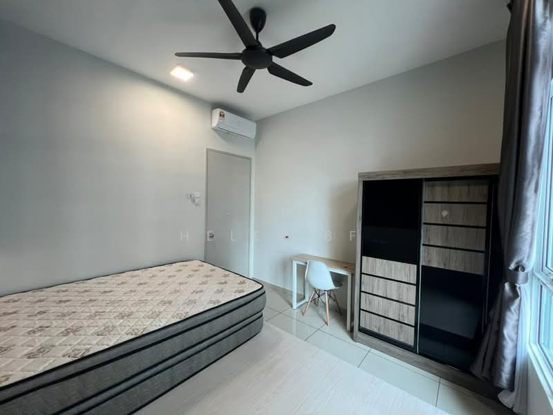Kediaman Servis untuk Dijual di Parkland Residence - Helen BF - Bedroom - PropertyGuru.com.my
