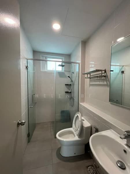 Kediaman Servis untuk Dijual di Parkland Residence - Helen BF - Bathroom - PropertyGuru.com.my