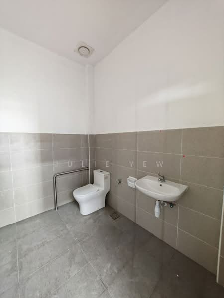 Cluster Factory for Sale in Eco Business Park 1 (Johor Bahru) - Julie Yew - Bathroom - PropertyGuru.com.my