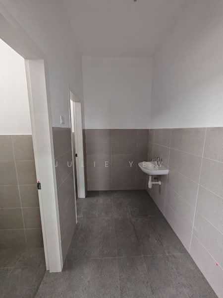 Cluster Factory for Sale in Eco Business Park 1 (Johor Bahru) - Julie Yew - Bathroom - PropertyGuru.com.my