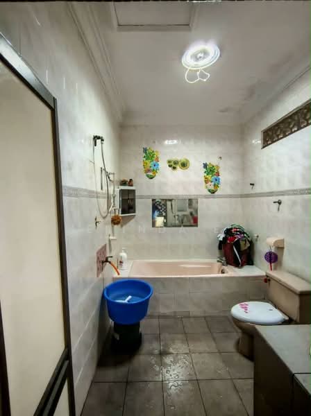 1-storey Terraced House for Sale in Taman Universiti (Skudai) - Melinda Ee - Bathroom - PropertyGuru.com.my