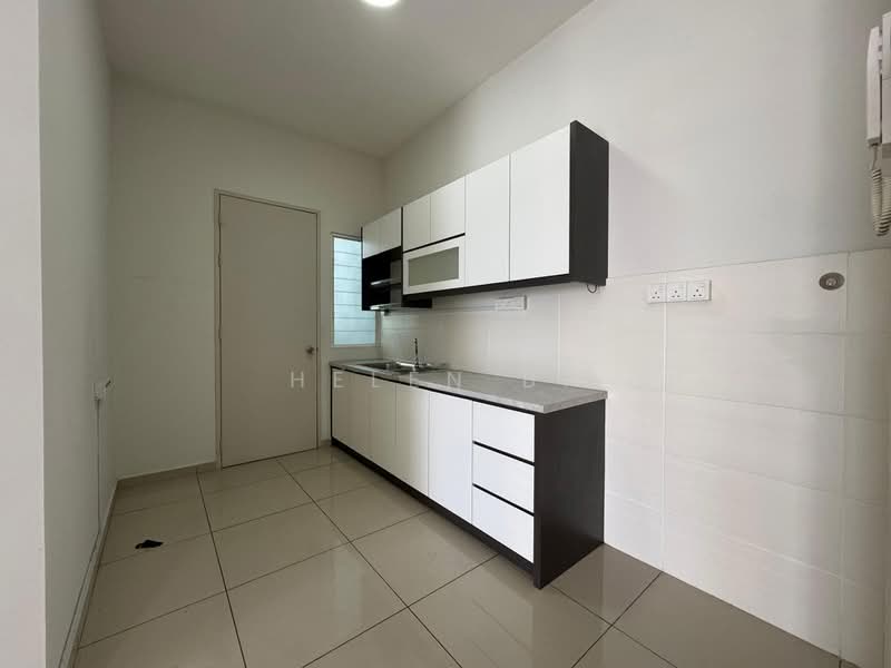 Kediaman Servis untuk Dijual di Parkland Residence - Helen BF - Kitchen - PropertyGuru.com.my