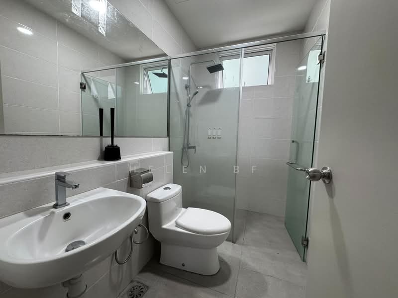 Kediaman Servis untuk Dijual di Parkland Residence - Helen BF - Bathroom - PropertyGuru.com.my