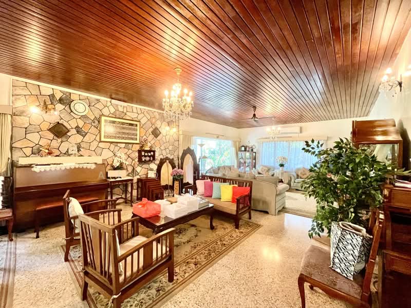 Bungalow House for Sale in Seksyen 16 (Petaling Jaya) - Afiqah zaidi - Living Room - PropertyGuru.com.my
