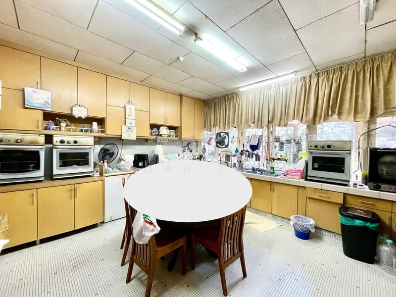 Bungalow House for Sale in Seksyen 16 (Petaling Jaya) - Afiqah zaidi - Kitchen - PropertyGuru.com.my
