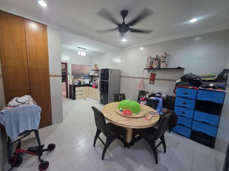 Semi-Detached House for Sale in Semenyih (Selangor) - Sam Hew - Dining Room - PropertyGuru.com.my