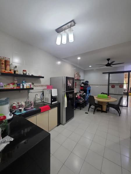Semi-Detached House for Sale in Semenyih (Selangor) - Sam Hew - Kitchen - PropertyGuru.com.my