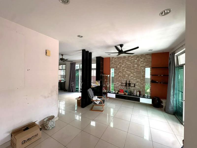 Cluster House for Sale in Taman Gaya (Ulu Tiram) - SY Ngo - Living Room - PropertyGuru.com.my