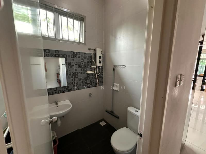 Cluster House for Sale in Taman Gaya (Ulu Tiram) - SY Ngo - Bathroom - PropertyGuru.com.my