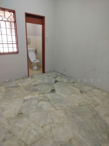 Rumah Teres 1-Tingkat untuk Disewa di Rawang (Selangor) - Haslinda Busero - master bedroom - PropertyGuru.com.my