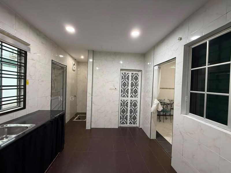 3-storey Terraced House for Rent in Masai (Johor) - Hong Charng Lee - Kitchen - PropertyGuru.com.my