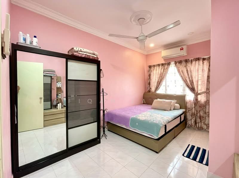 2-storey Terraced House for Sale in Seksyen 8 (Bandar Baru Bangi) - Afiqah zaidi - Bedroom - PropertyGuru.com.my