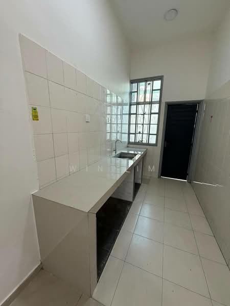 1-storey Terraced House for Sale in Taman Saleng Gaya (Kulai) - Win Lim - Kitchen - PropertyGuru.com.my