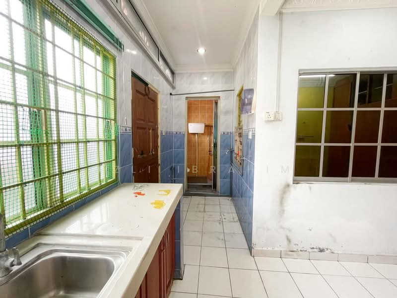 Rumah Teres 1-Tingkat untuk Dijual di Taman Pelangi Semenyih (Semenyih) - Azli Ibrahim - Kitchen - PropertyGuru.com.my