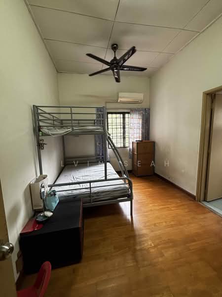 2-storey Terraced House for Sale in U8, Taman Bukit Jelutong (Shah Alam) - Alvin Seah - Bedroom - PropertyGuru.com.my