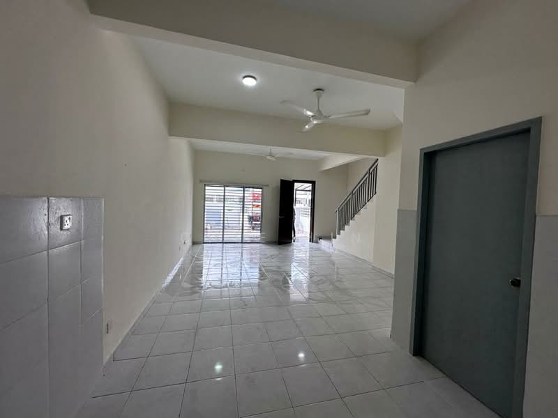 2-storey Terraced House for Rent in Bandar Puncak Alam (Puncak Alam) - Chee Hin - Living Room - PropertyGuru.com.my