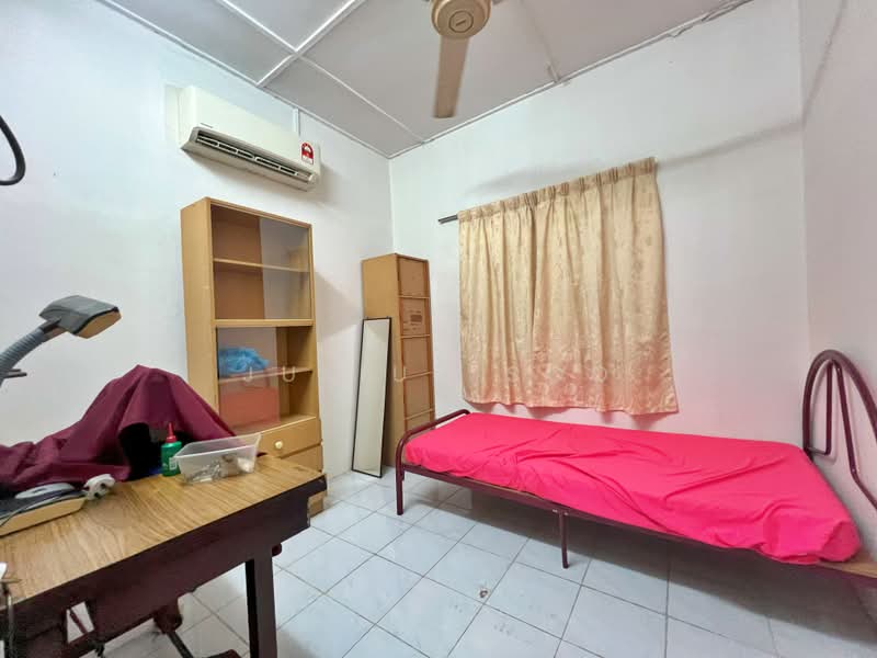 1-storey Terraced House for Sale in Taman Cheras Perdana (Cheras) - Julius Soo - Bedroom - PropertyGuru.com.my