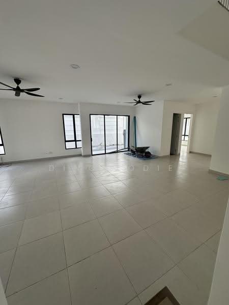 Rumah Berkembar untuk Disewa di Seremban (Negeri Sembilan) - Ding Jodie - Living Room - PropertyGuru.com.my