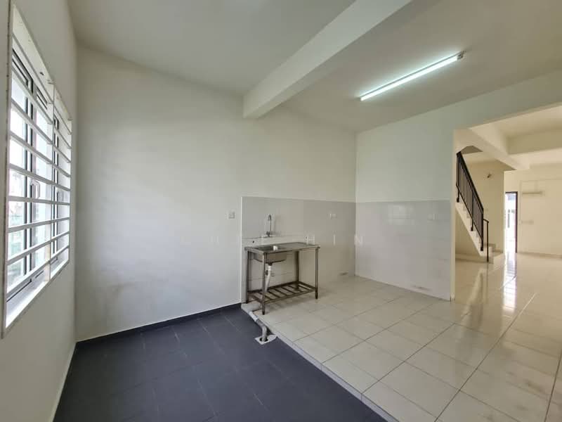 2-storey Terraced House for Sale in Bandar Puncak Alam (Puncak Alam) - Chee Hin - Kitchen - PropertyGuru.com.my