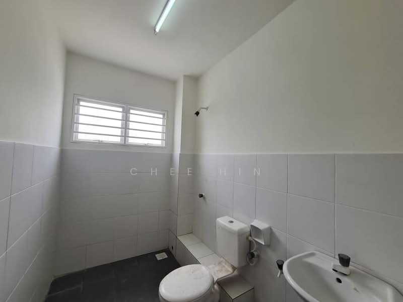 2-storey Terraced House for Sale in Bandar Puncak Alam (Puncak Alam) - Chee Hin - Bathroom - PropertyGuru.com.my