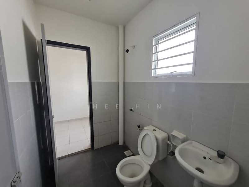 2-storey Terraced House for Sale in Bandar Puncak Alam (Puncak Alam) - Chee Hin - Bathroom - PropertyGuru.com.my