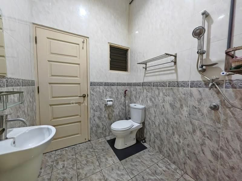 2-storey Terraced House for Sale in Taman Kledang Permai (Menglembu) - Gary Tang - Bathroom - PropertyGuru.com.my