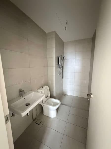 Kediaman Servis untuk Dijual di Residensi Ava @ Kiara Bay - Jayden Chong - Bathroom - PropertyGuru.com.my