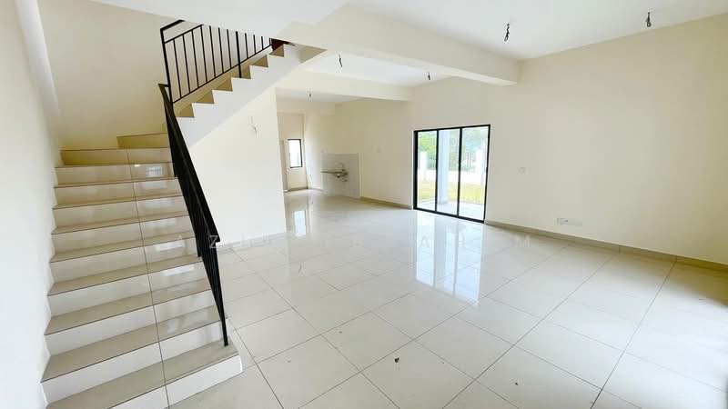 3-storey Terraced House for Sale in Gombak (Selangor) - Azli Ibrahim - Living Room - PropertyGuru.com.my