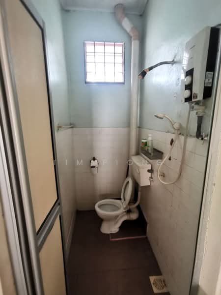 2-storey Terraced House for Sale in Taman Datuk Thamby Chik Karim (Batu Berendam) - Tim Piong - Bathroom - PropertyGuru.com.my