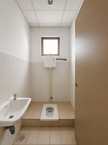 Pejabat untuk Dijual di Mutiara Damansara (Selangor) - Alan . - Bathroom - PropertyGuru.com.my