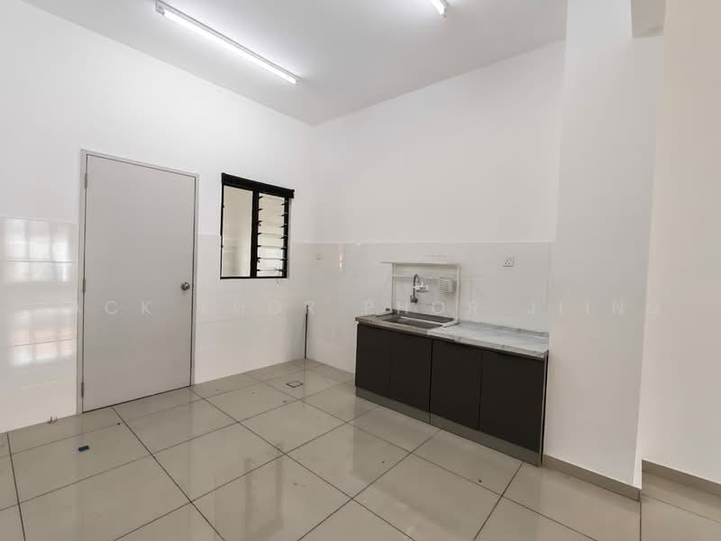 2-storey Terraced House for Rent in Setia Utama (Setia Alam) - Jack Khor Phor Jiing - Kitchen - PropertyGuru.com.my