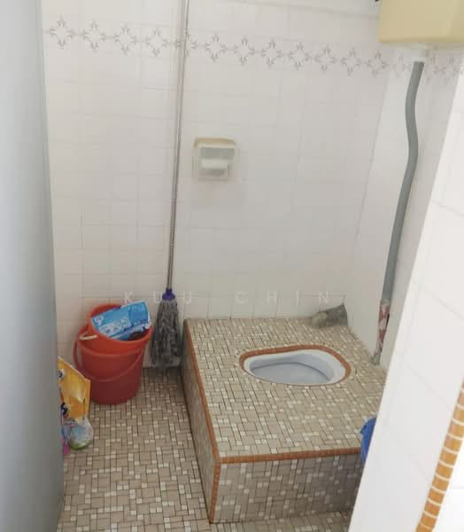 Flat for Sale at Flat Taman Ungku Tun Aminah - Kuu Chin - Bathroom - PropertyGuru.com.my