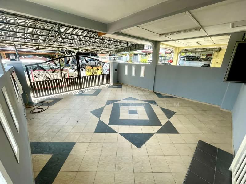 2-storey Terraced House for Sale in Taman Semenyih Mewah (Semenyih) - Azli Ibrahim - Exterior - PropertyGuru.com.my