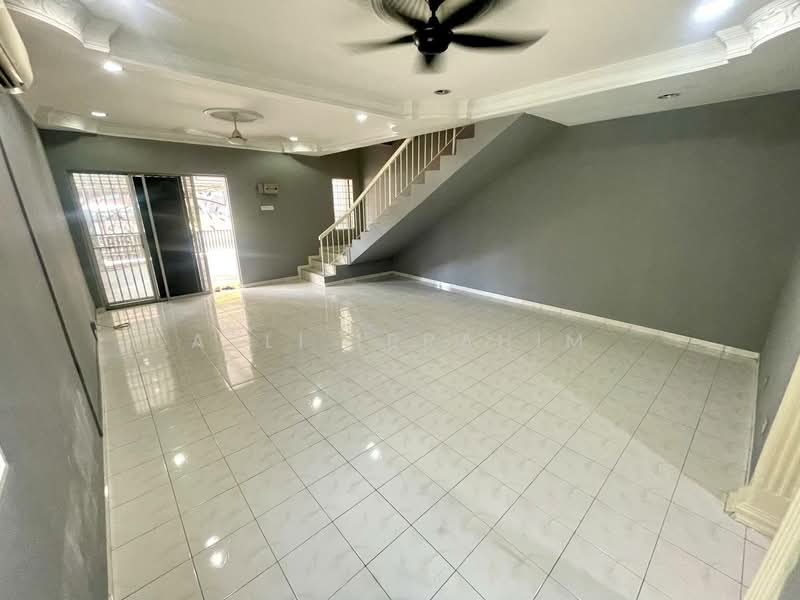 2-storey Terraced House for Sale in Taman Semenyih Mewah (Semenyih) - Azli Ibrahim - Living Room - PropertyGuru.com.my