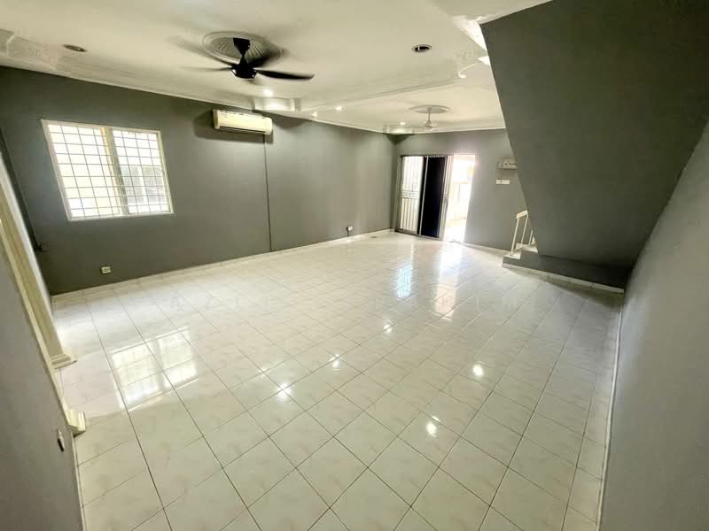 2-storey Terraced House for Sale in Taman Semenyih Mewah (Semenyih) - Azli Ibrahim - Living Room - PropertyGuru.com.my