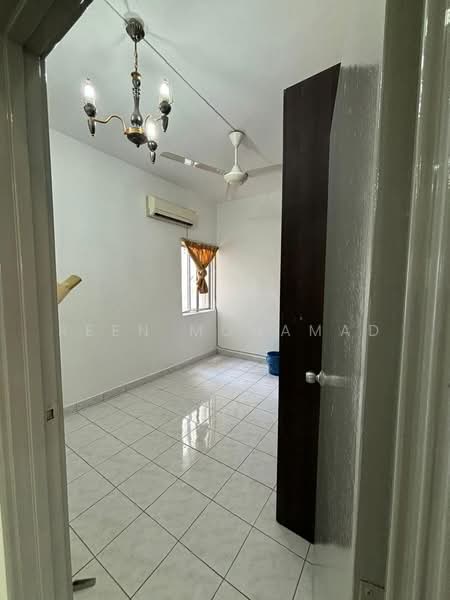 Apartment for Sale at Spanish Villa - Reen Mohamad - Bedroom - PropertyGuru.com.my