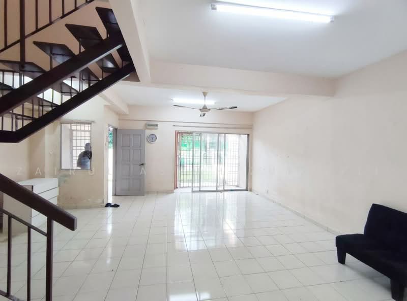 2-storey Terraced House for Sale in Bandar Baru Bangi (Selangor) - Zairul Asrah Zulkefli - Living Room - PropertyGuru.com.my